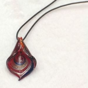 Multicolored glittery glass pendent necklace